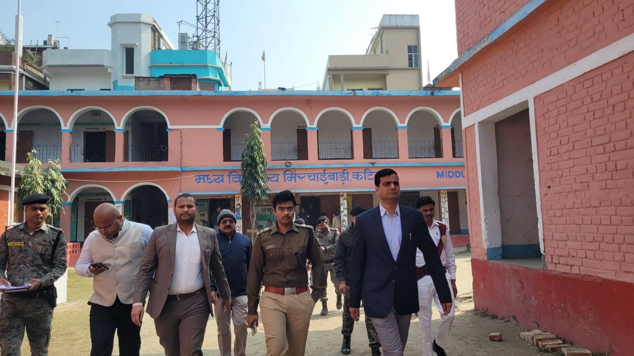 डीएम व एसपी ने विभिन्न परीक्षा केंद्रों पर परीक्षा संचालन का लिया जायजा