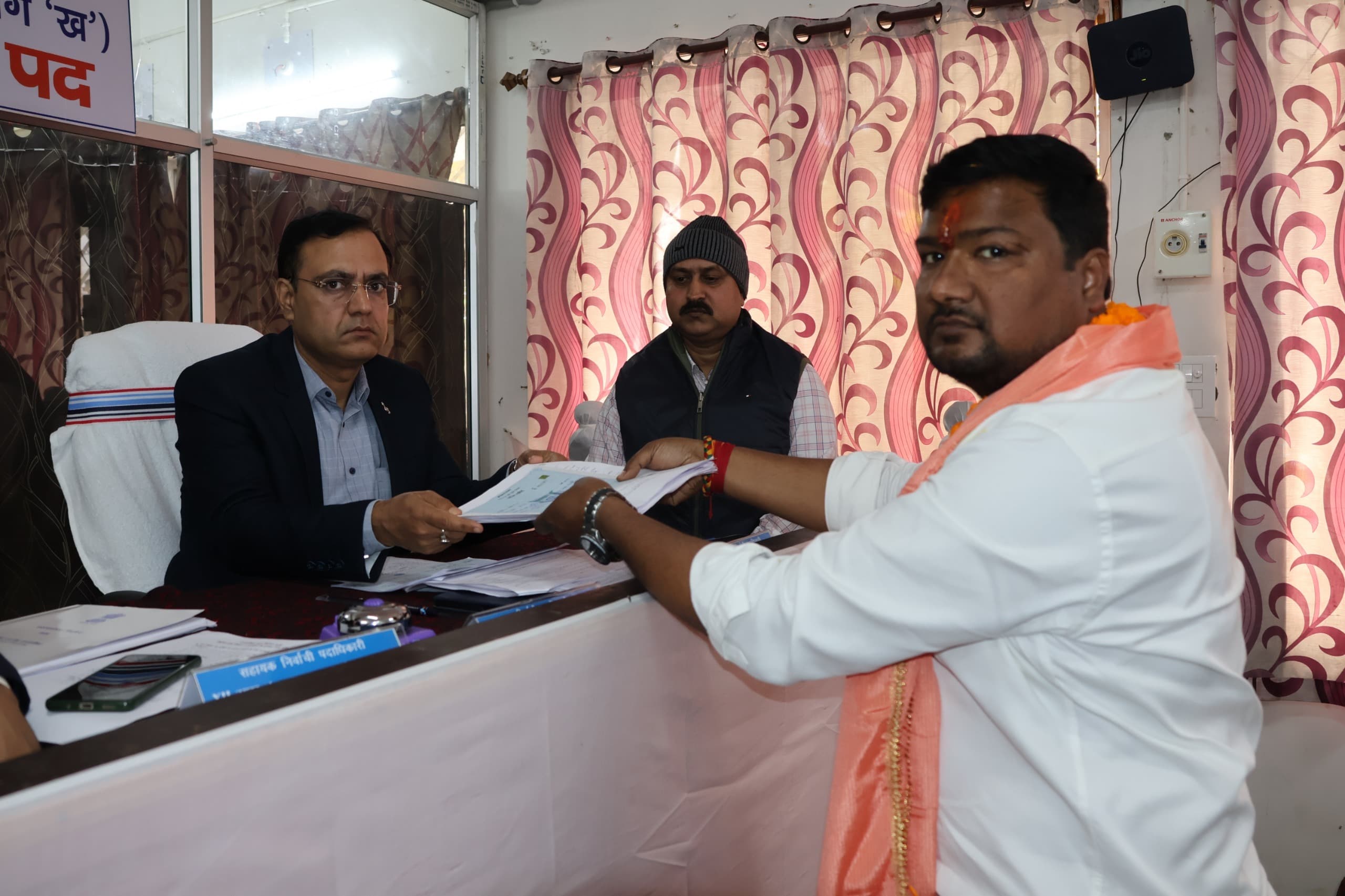 निकाय चुनाव : दुमका में अजय झा, विनोद लाल व सुमित पटवारी समेत पांच ने अध्यक्ष पद के लिए किया नोमिनेशन