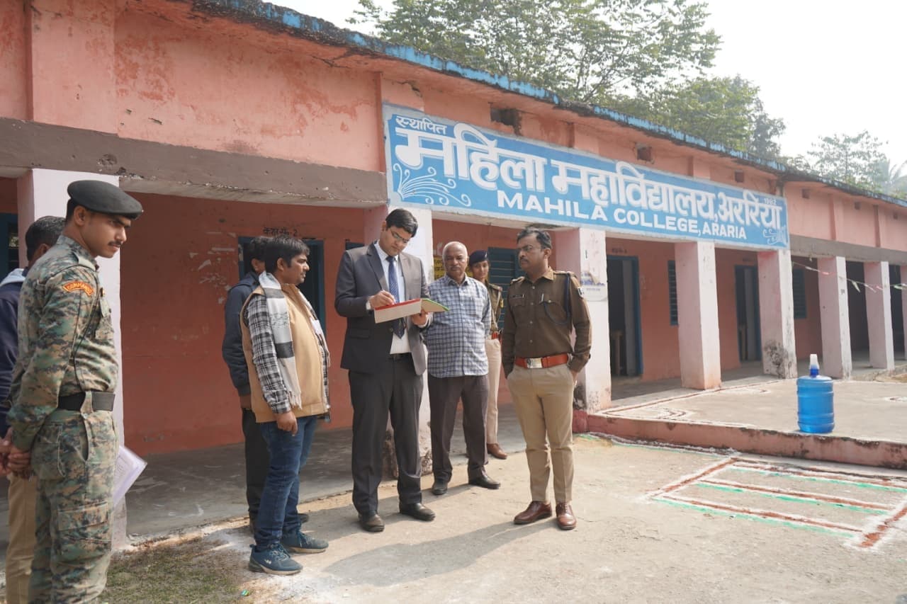 कड़ी सुरक्षा व्यवस्था के बीच इंटर परीक्षा जारी