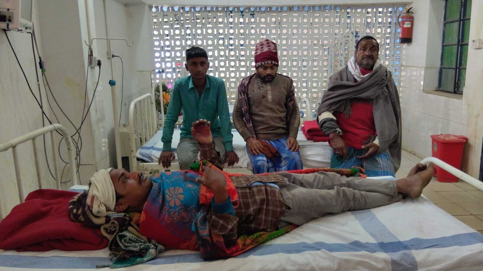 दो पक्षों के बीच मारपीट में आठ लोग जख्मी, रेफर