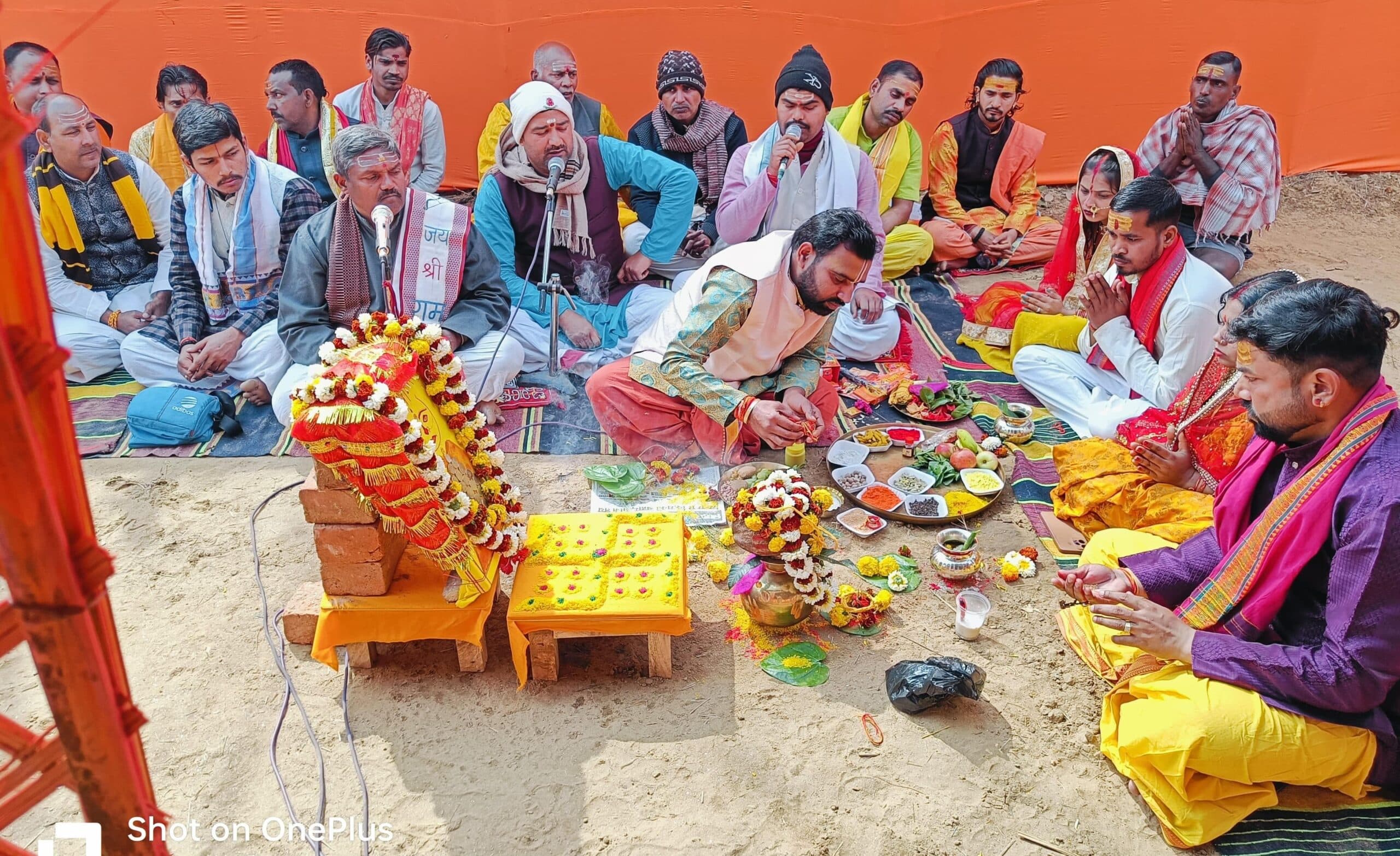 यज्ञ मंडप से गूंजे वैदिक मंत्र, भक्ति रस में डूबा क्षेत्र