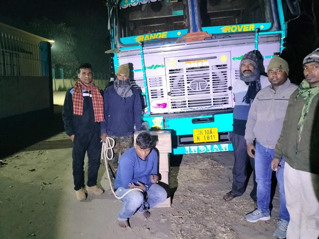 ट्रक से 10097.280 लीटर शराब  बरामद, तस्कर गिरफ्तार