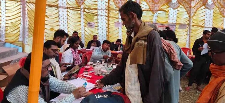 तेलौछ में आयोजित जन समाधान शिविर में उमड़ी भीड़