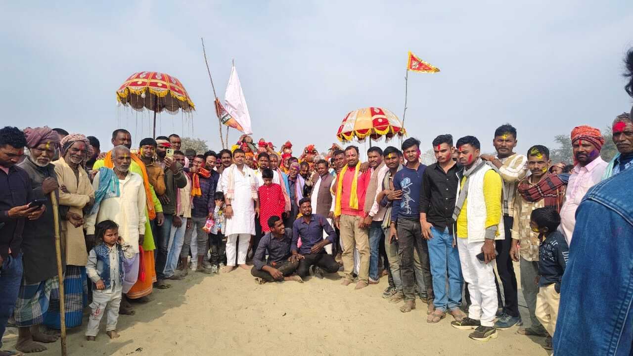 बंगलिया में मां ब्राह्मणी मंदिर में स्थापित कलश का धूमधाम से किया गया विसर्जन