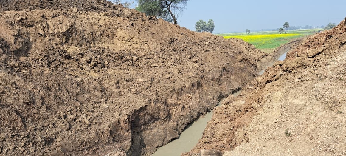 फोलो अप......लकड़मारा दह में ठेकेदार की लापरवाही से किसानों की रबी फसल बर्बाद