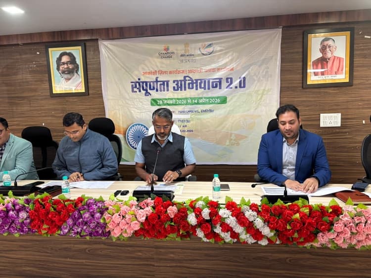 Giridih News :सभी पैरामीटर में पारदर्शिता व तन्मयता के साथ कार्य करें : डीसी