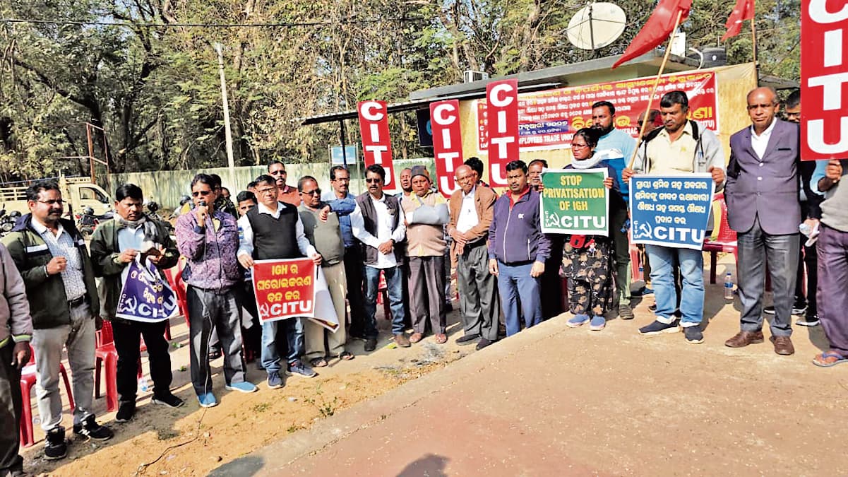 Rourkela News : आइजीएच के निजीकरण और घटती स्वास्थ्य सेवाओं के विरोध में सीटू का प्रदर्शन
