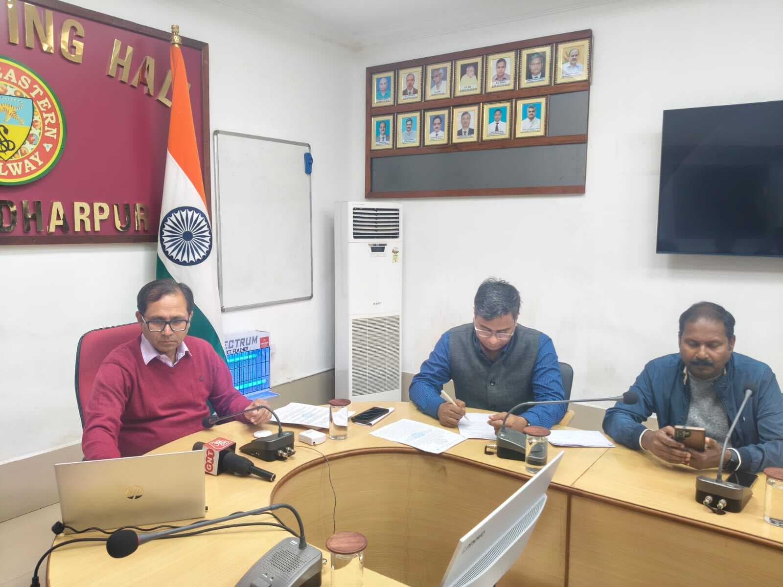 Chaibasa News : हाथियों की आवाजाही के लिए सात अंडरपास बनेंगे : डीआरएम