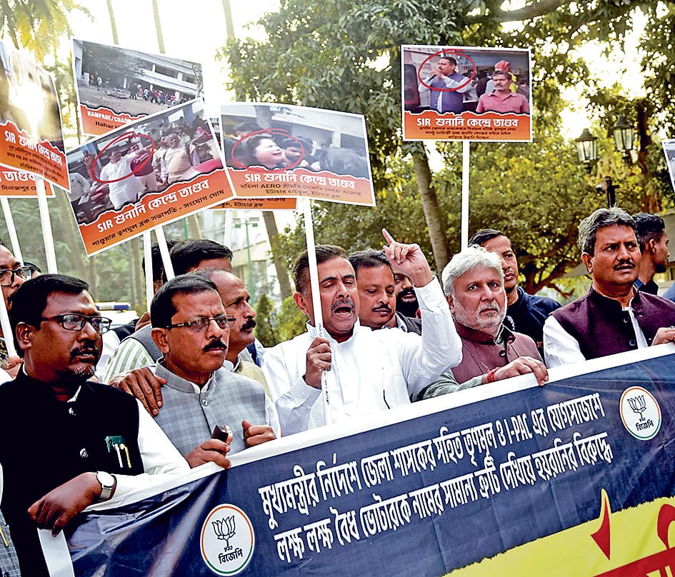 आइ-पैक के निर्देश पर कई बीएलओ ने अपलोड की नामों की वर्तनी में गलतियां