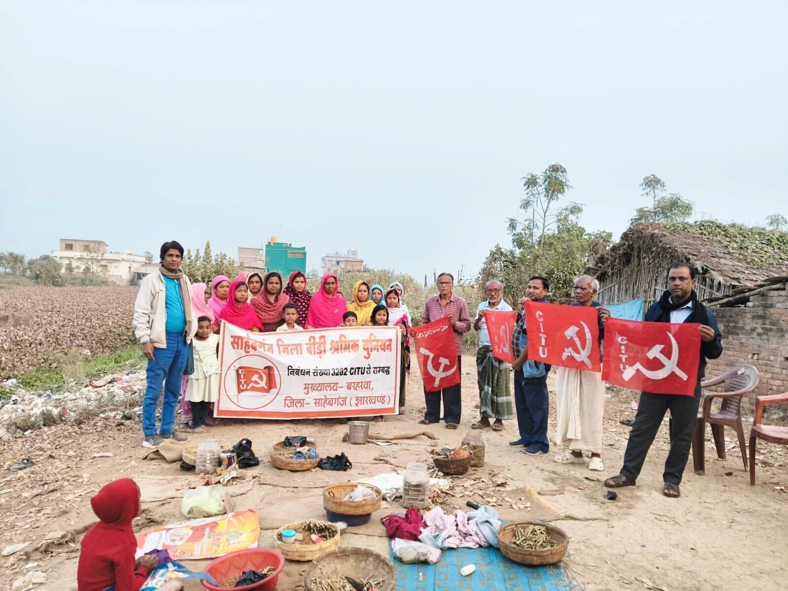 बीड़ी श्रमिक यूनियन ने जलायी बजट की प्रतियां, कहा : कृषि क्षेत्र को किया नजरअंदाज
