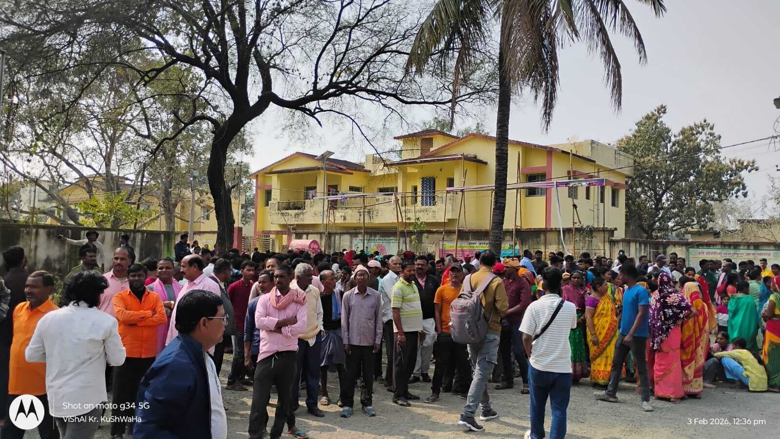 चुनाव : अध्यक्ष पद पर पांच व वार्ड पार्षद के लिए 33 अभ्यर्थियों ने किया नामांकन