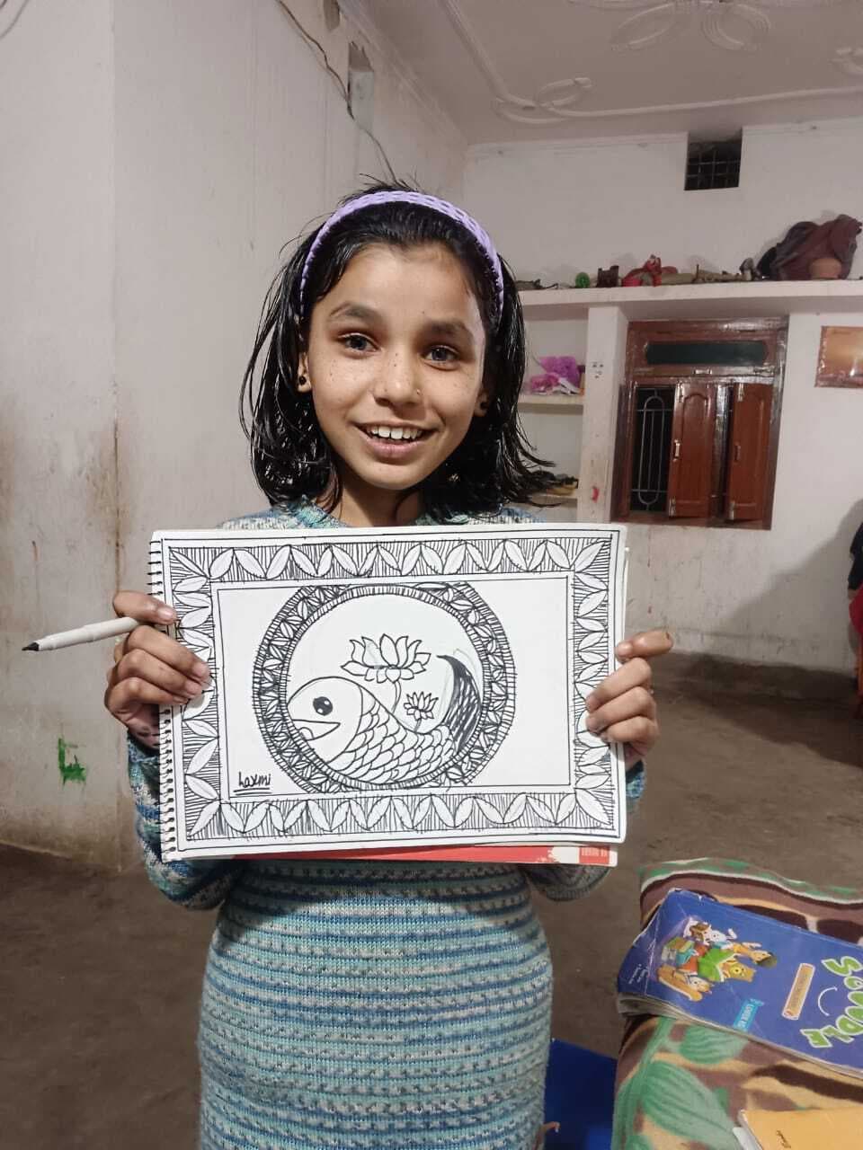 जन्म से ही न बोल व सुन पाती हैं 13 साल की लक्ष्मी, लेकिन पेंटिंग से बता देती है मन की बात