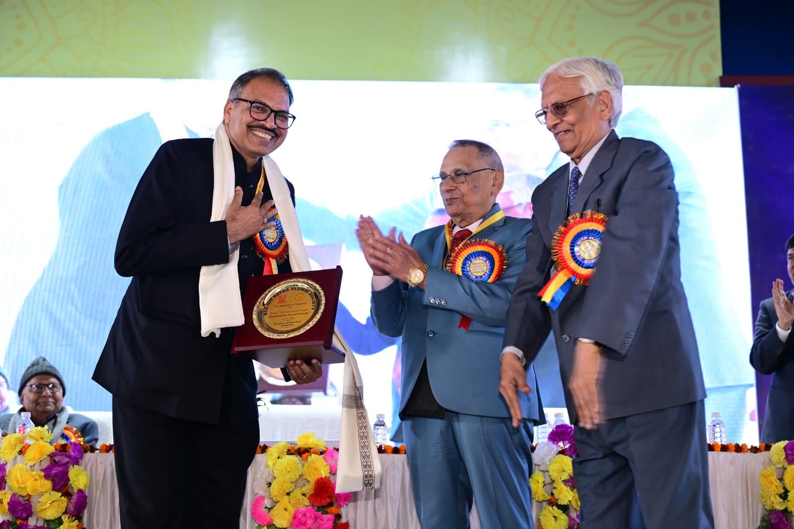 कुलपति प्रो. विवेकानंद सिंह को एनआईटी पटना ने दिया अल्मुनाई अचीवर्स अवॉर्ड