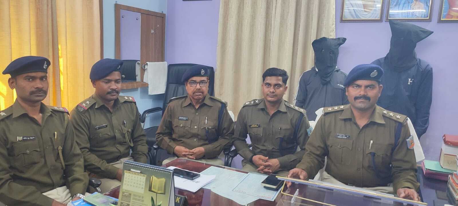 देसी पिस्तौल व कारतूस के साथ दो गिरफ्तार