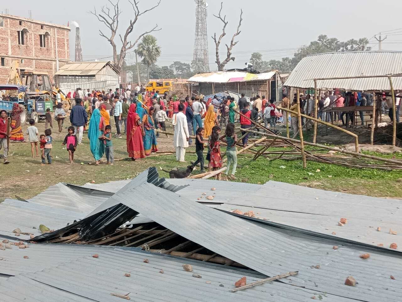 नगर पंचायत कार्यालय के लिए चिह्नित स्थान से हटाया गया अवैध अतिक्रमण