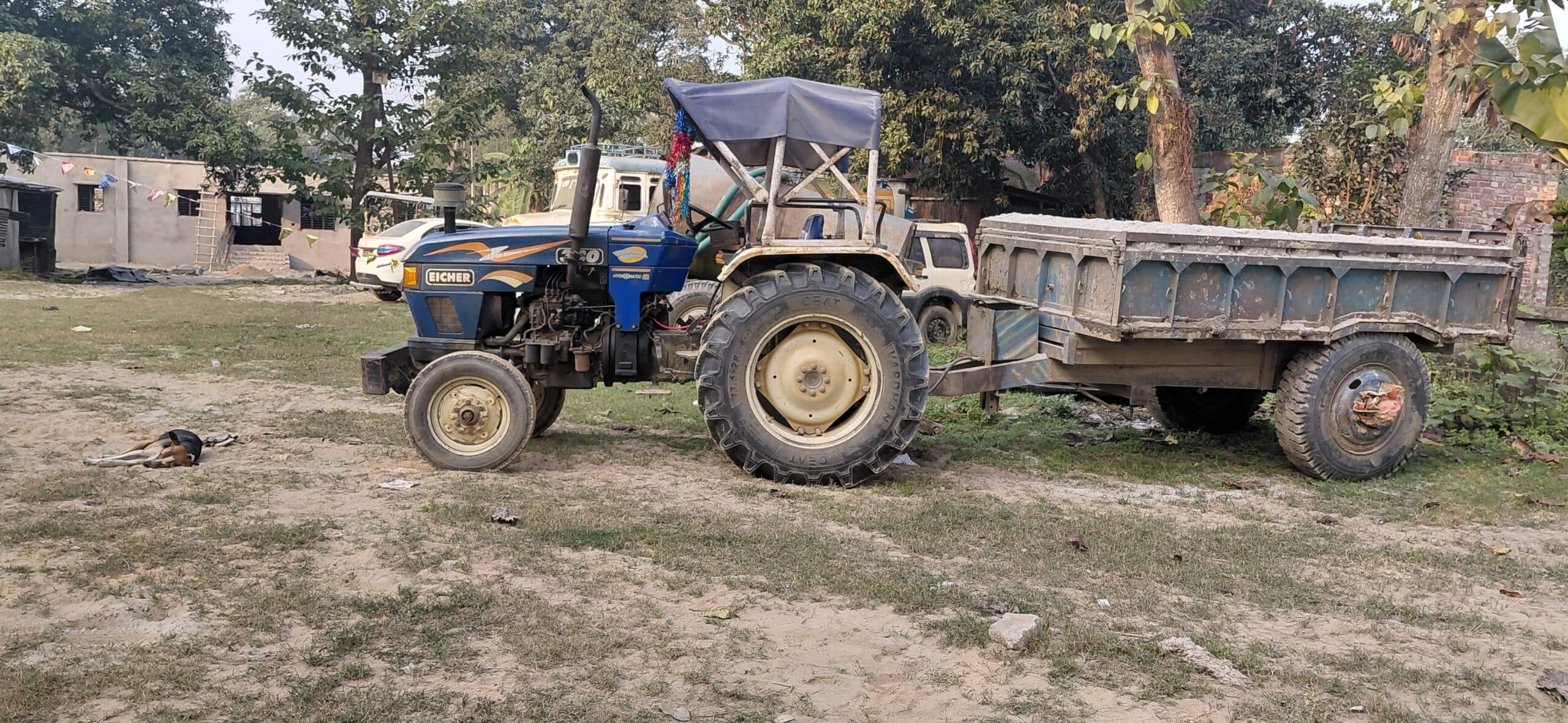 खनन विभाग पदाधिकारी ने बालू लदे ट्रैक्टर को किया जब्त