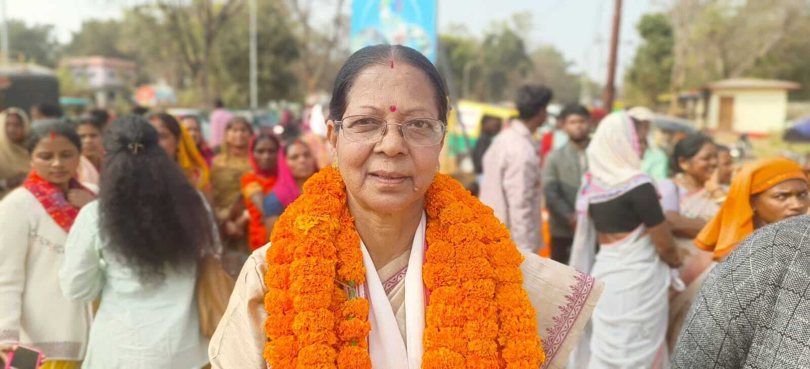 कांग्रेस समर्थित मनोनीत बोदरा ने भरा परचा, भाजपा की रानी आज करेंगी नामांकन