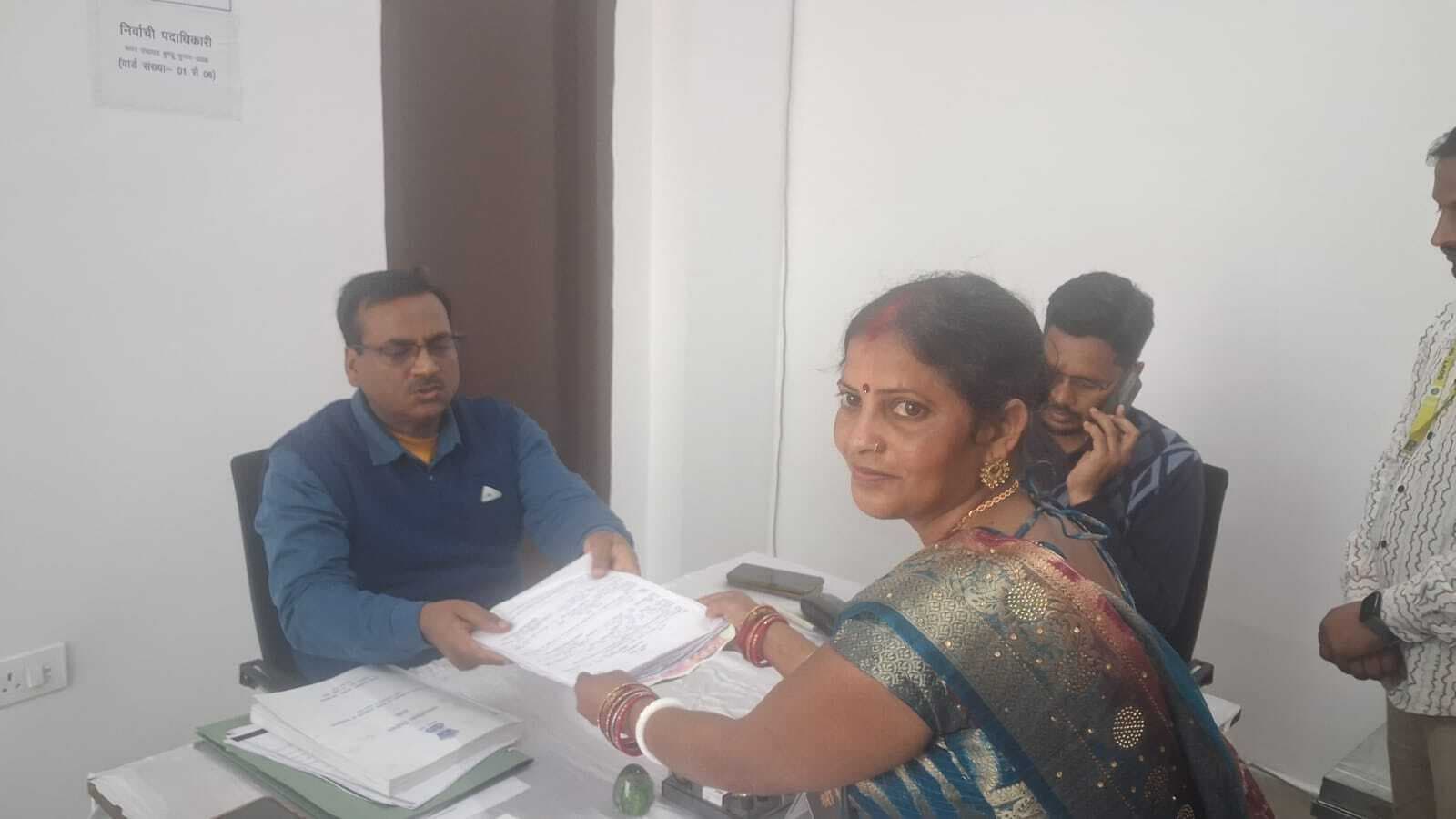 बुंडू : वार्ड पार्षद के 24 प्रत्याशियों ने नामांकन दाखिल किया