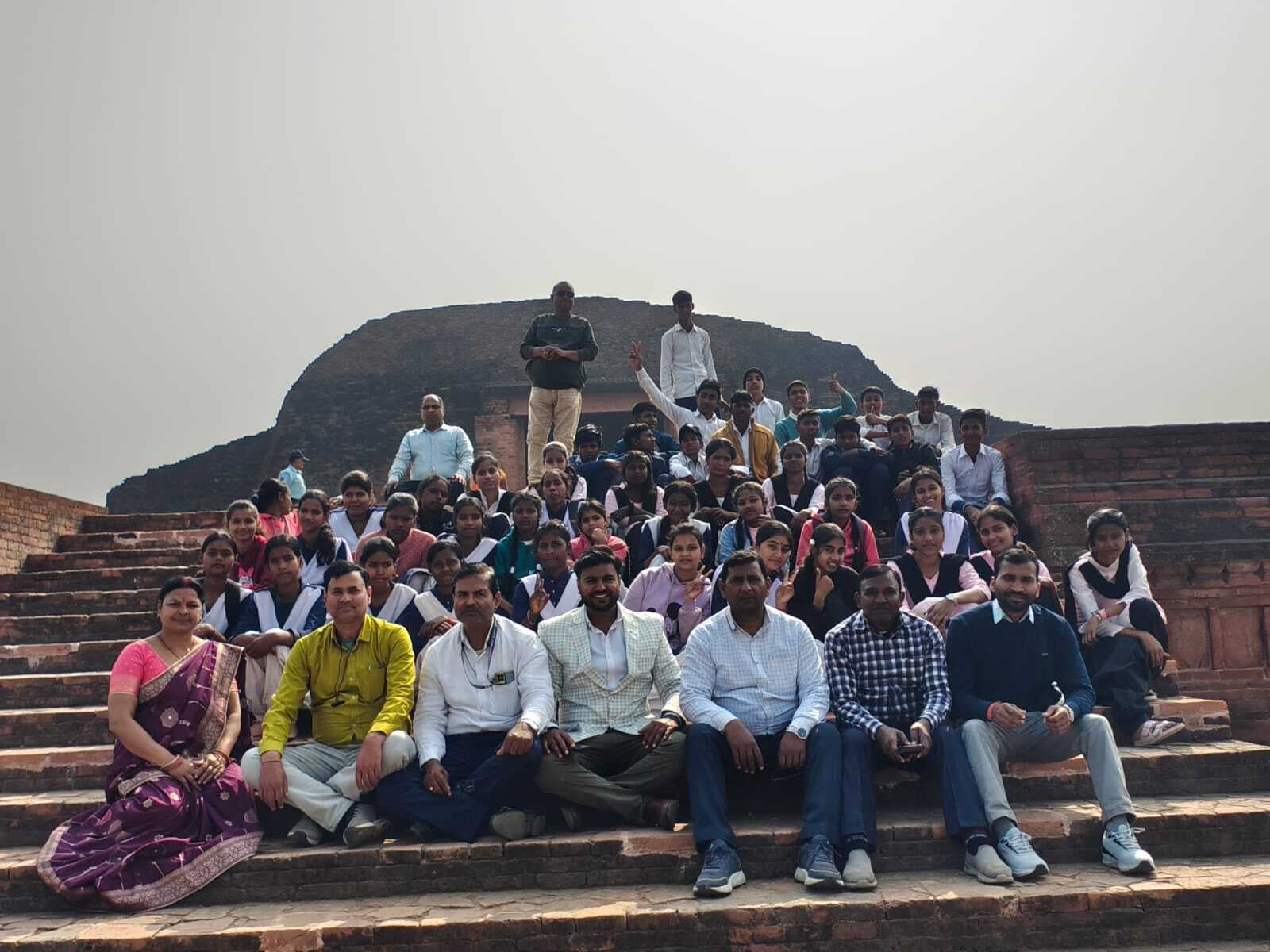 उवि गुलनी कुशाहा के छात्र-छात्राओं ने विक्रमशिला का किया शैक्षणिक परिभ्रमण
