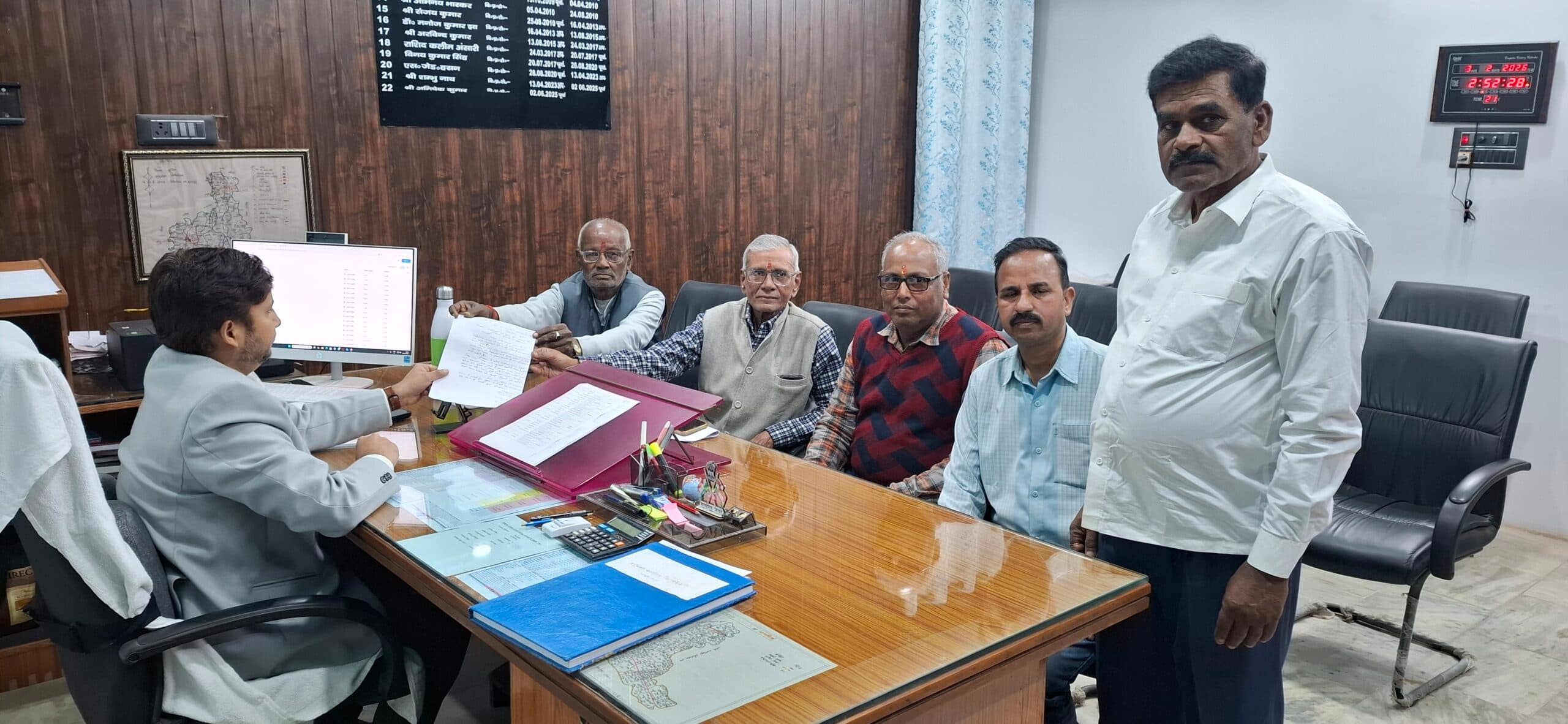 त्रिवेणीगंज बाजार में जाम-अतिक्रमण से परेशान हैं व्यापारी, एसडीएम को सौंपा ज्ञापन