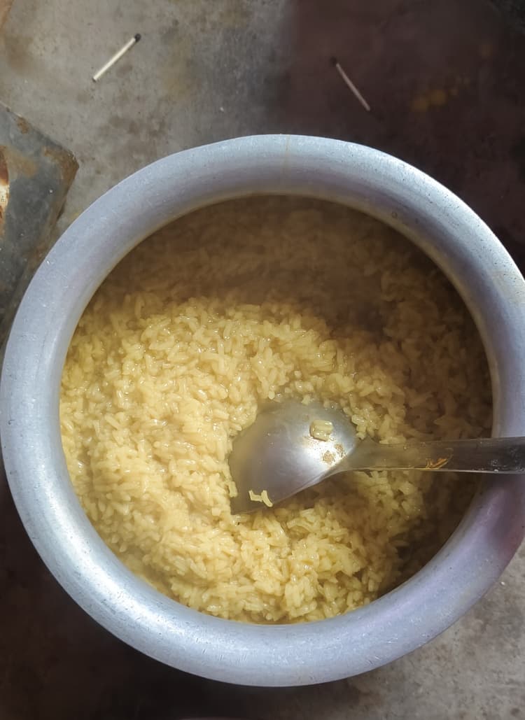 आंगनबाड़ी केंद्र पर मीनू के अनुसार नहीं मिला रहा भोजन