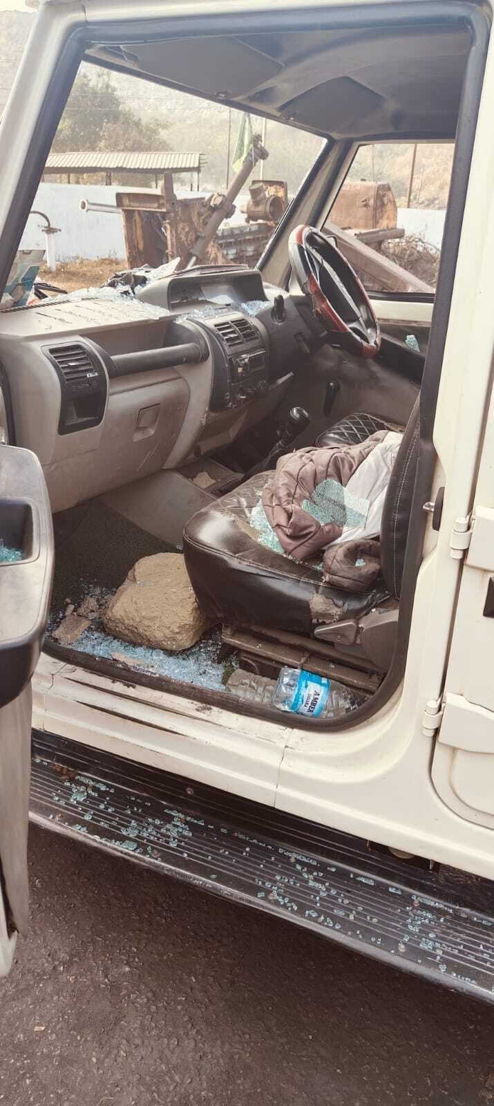 Dhanbad News: हैवी ब्लास्टिंग के विरोध में ग्रामीणों ने किया ओसीपी का उत्पादन ठप