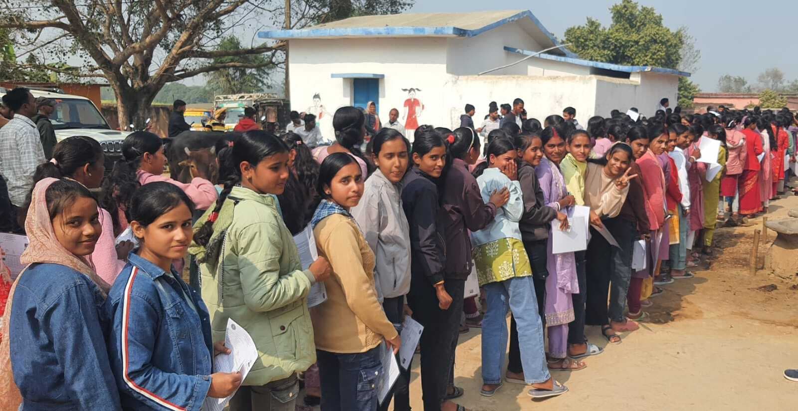 कटोरिया के तीन परीक्षा केंद्रों पर 11 परीक्षार्थी रहे अनुपस्थित