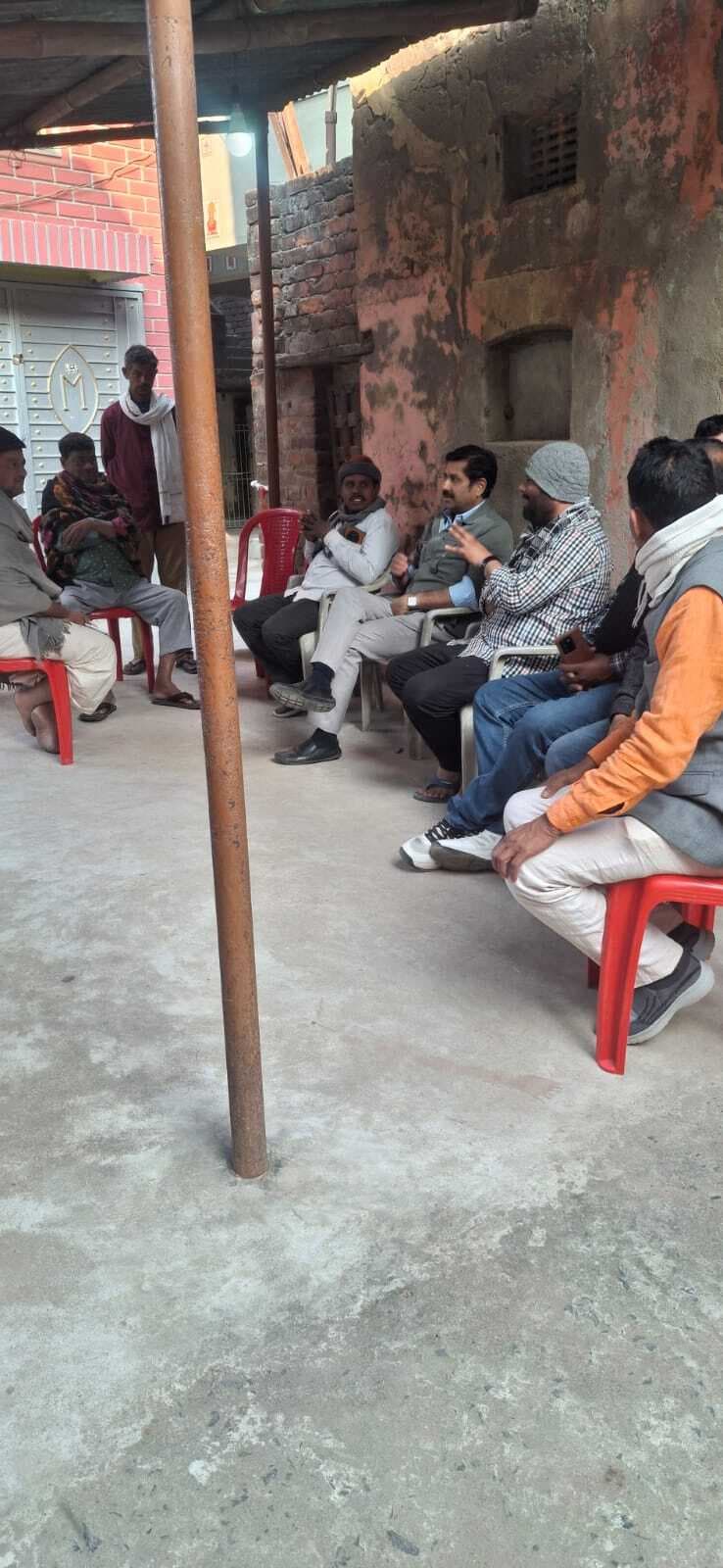 पूर्व विधायक ने लक्ष्मण झा के परिजनों को दी सांत्वना