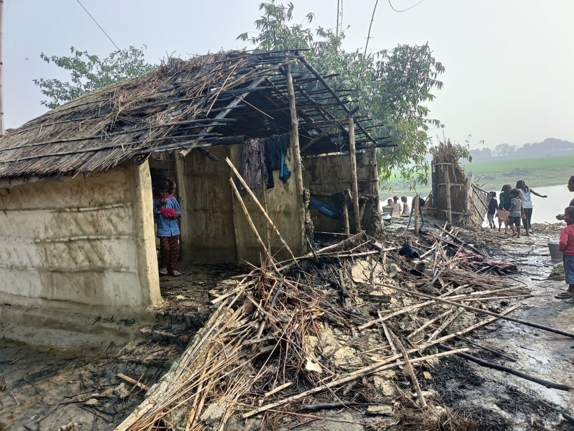 शॉर्ट सर्किट से लगी आग, हजारों का नुकसान