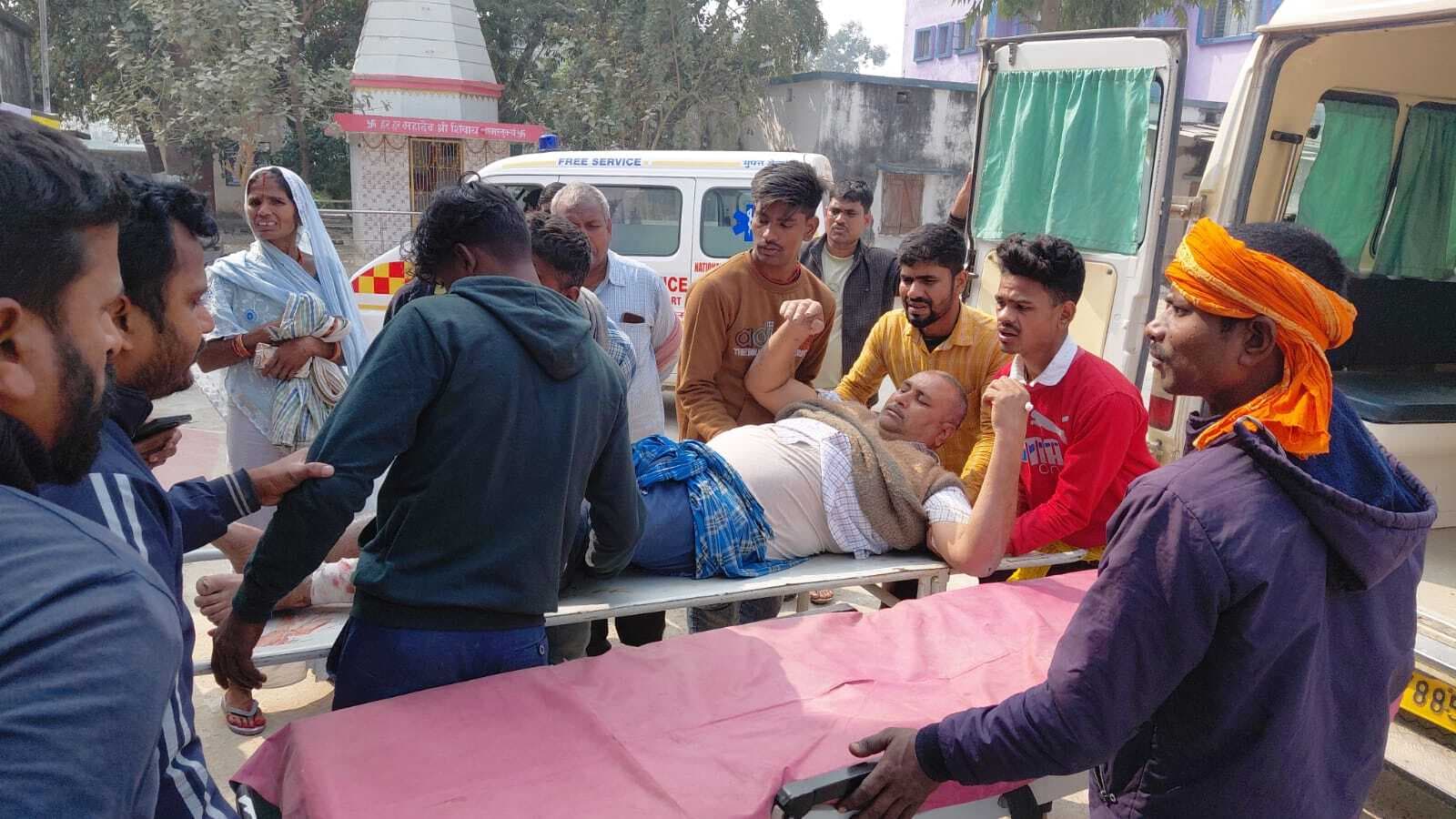 भूमि विवाद में मारपीट, पिता-पुत्र  घायल,  रेफर