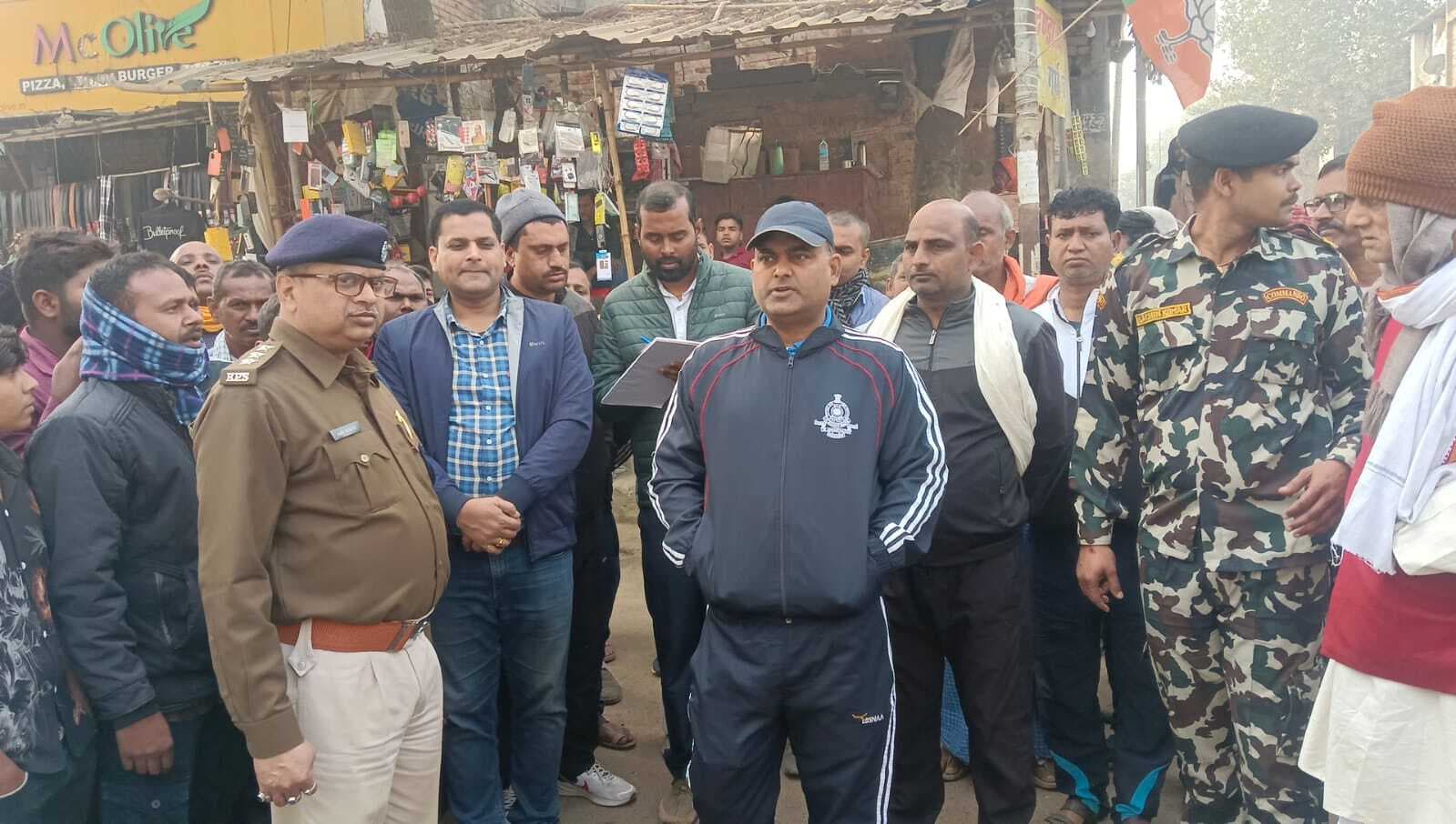 नगर की व्यवस्था सुधारने सड़क पर उतरे डीएम