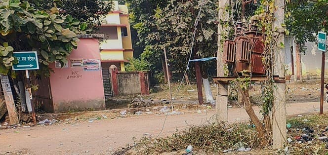 कम ऊंचाई पर लगे ट्रांसफार्मर से दुर्घटना का खतरा