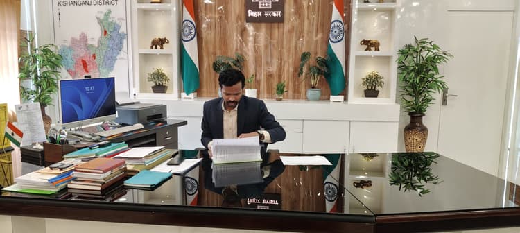 एक माह से अधिक पुराने मामलों के करें त्वरित निष्पादन : डीएम