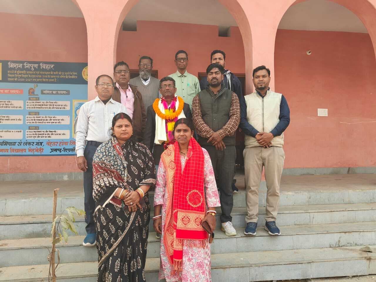 ज्ञान की अलख जगाने वाले शिक्षक को विदाई