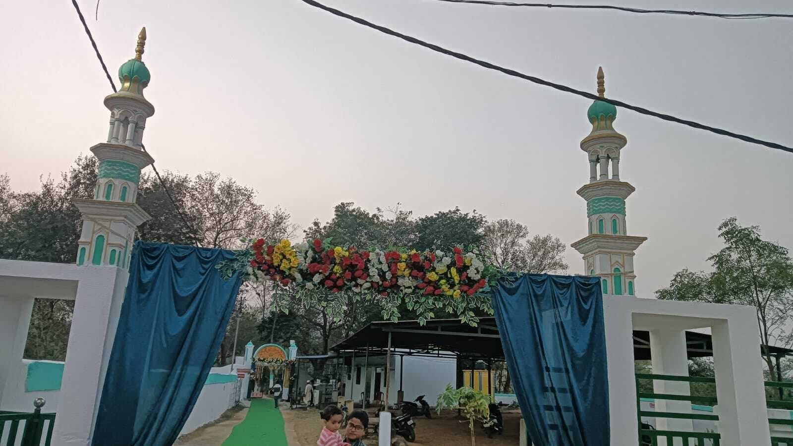 Chaibasa News : मस्जिदों में रातभर इबादत, दुआ में मांगी मगफिरत