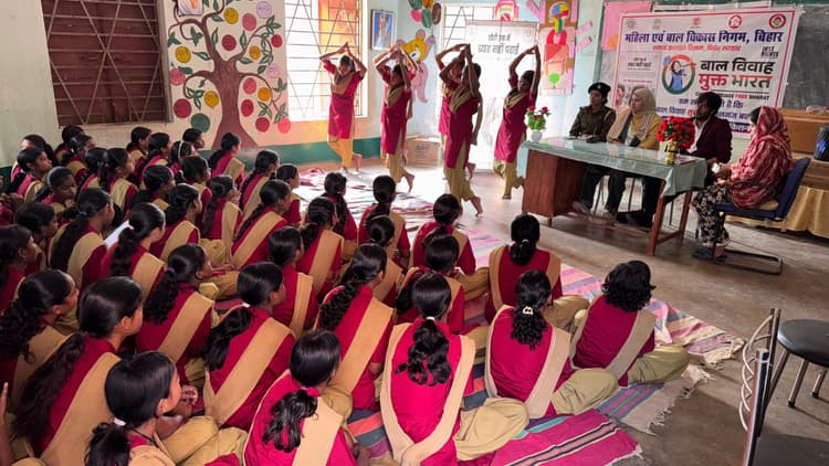 छात्राओं को अधिकारों के प्रति किया जागरूक