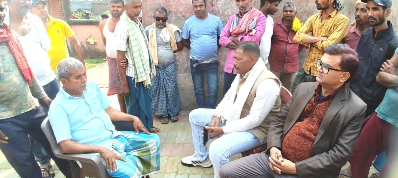 Bhagalpur news मवि बड़हरा में दूसरे दिन तालाबंदी से पठन-पाठन ठप