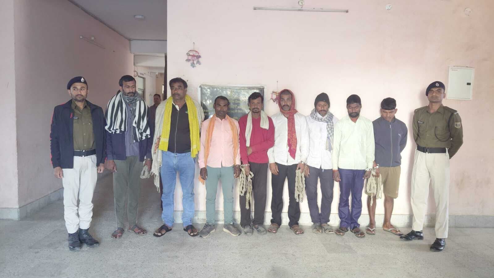 एक तस्कर व सात शराबी गिरफ्तार