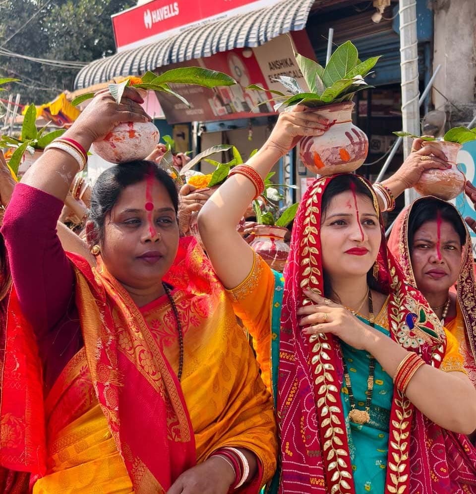 प्राण प्रतिष्ठा से पूर्व शहर में निकाली गयी भव्य कलश यात्रा