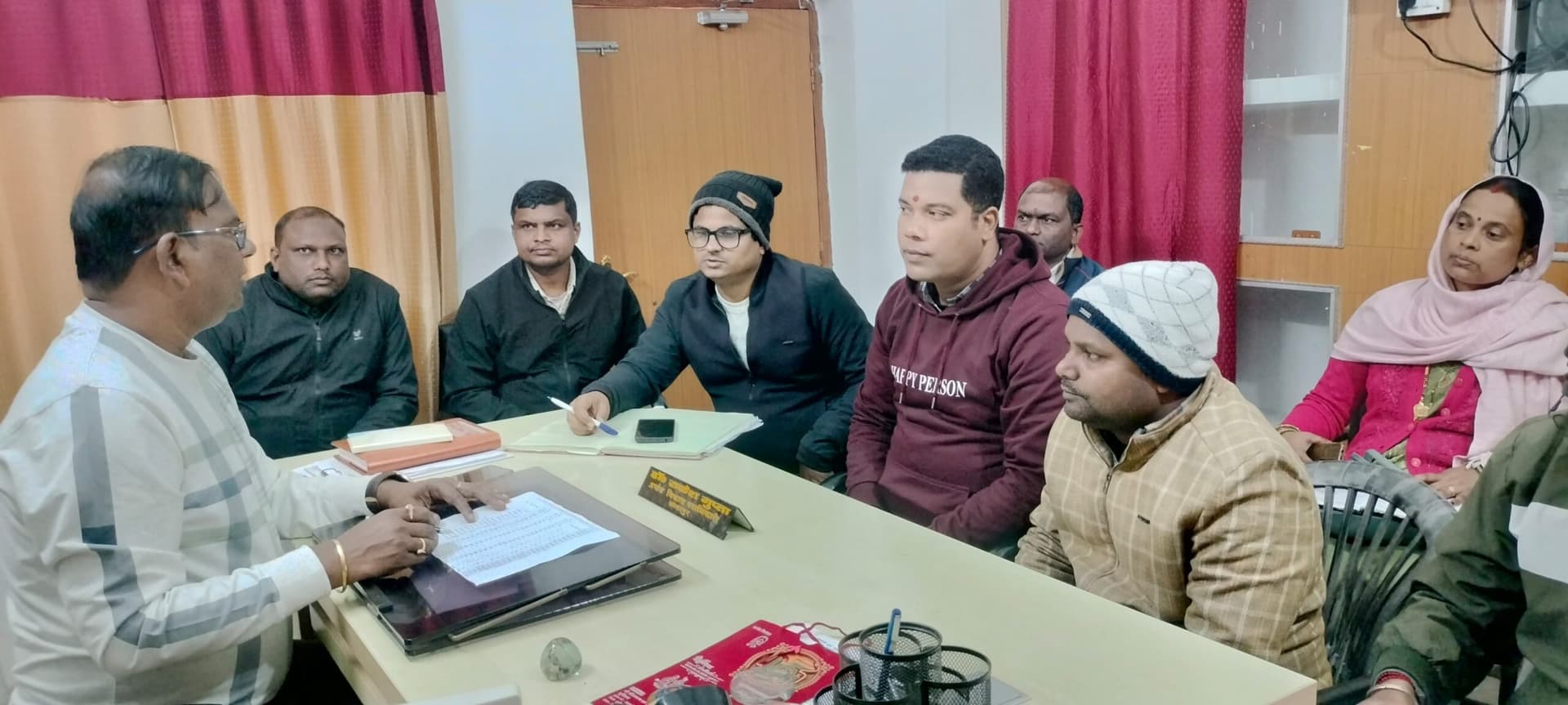 आवास कर्मियों के साथ बीडीओ ने की बैठक, दिये आवश्यक निर्देश