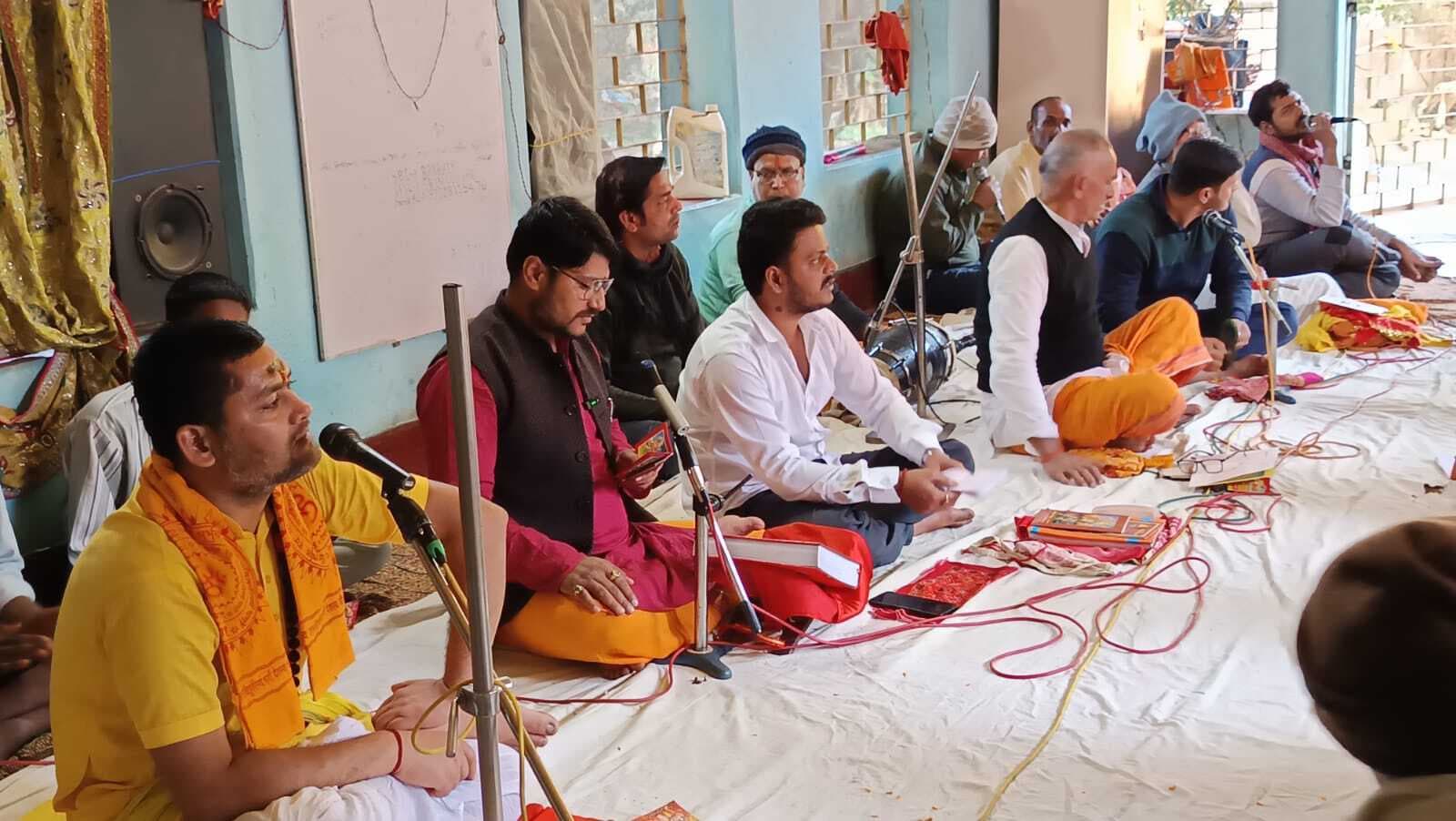 खाख चौक ठाकुरबाड़ी में किया गया हनुमान चालीसा पाठ