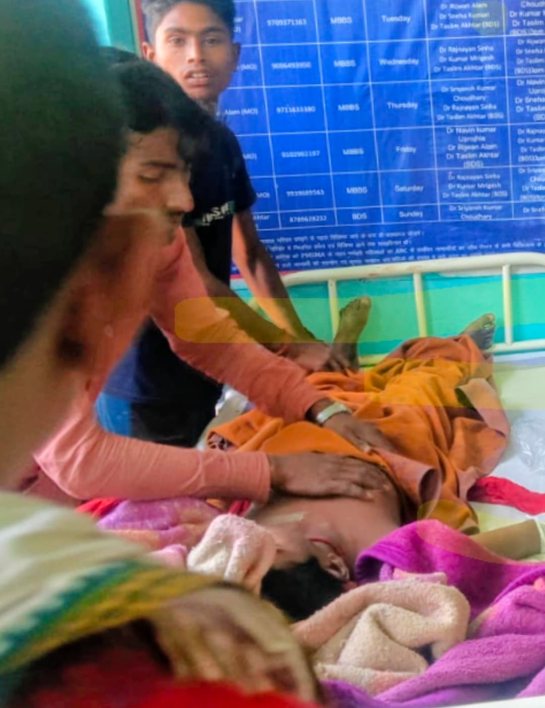 खेत में करंट लगने से किशोर ने पिता के सामने ही तोड़ा दम