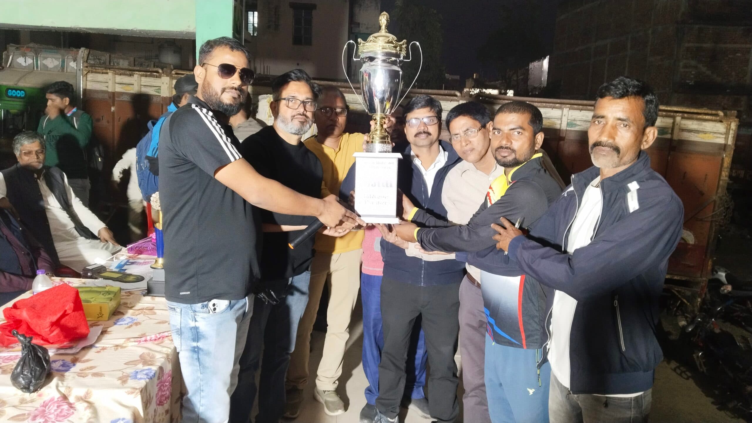 सद्भावना क्रिकेट कप टूर्नामेंट की ट्रॉफी पर सौरबाजार का कब्जा