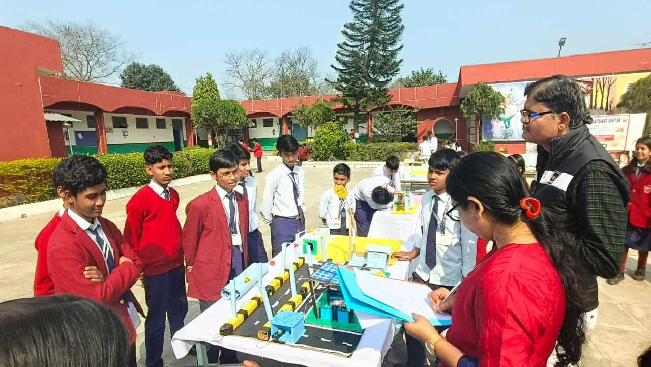 जवाहर नवोदय विद्यालय में सजी विज्ञान प्रदर्शनी, शुमायल व रेयान का ‘स्मार्ट सिटी’ प्रोजेक्ट अव्वल