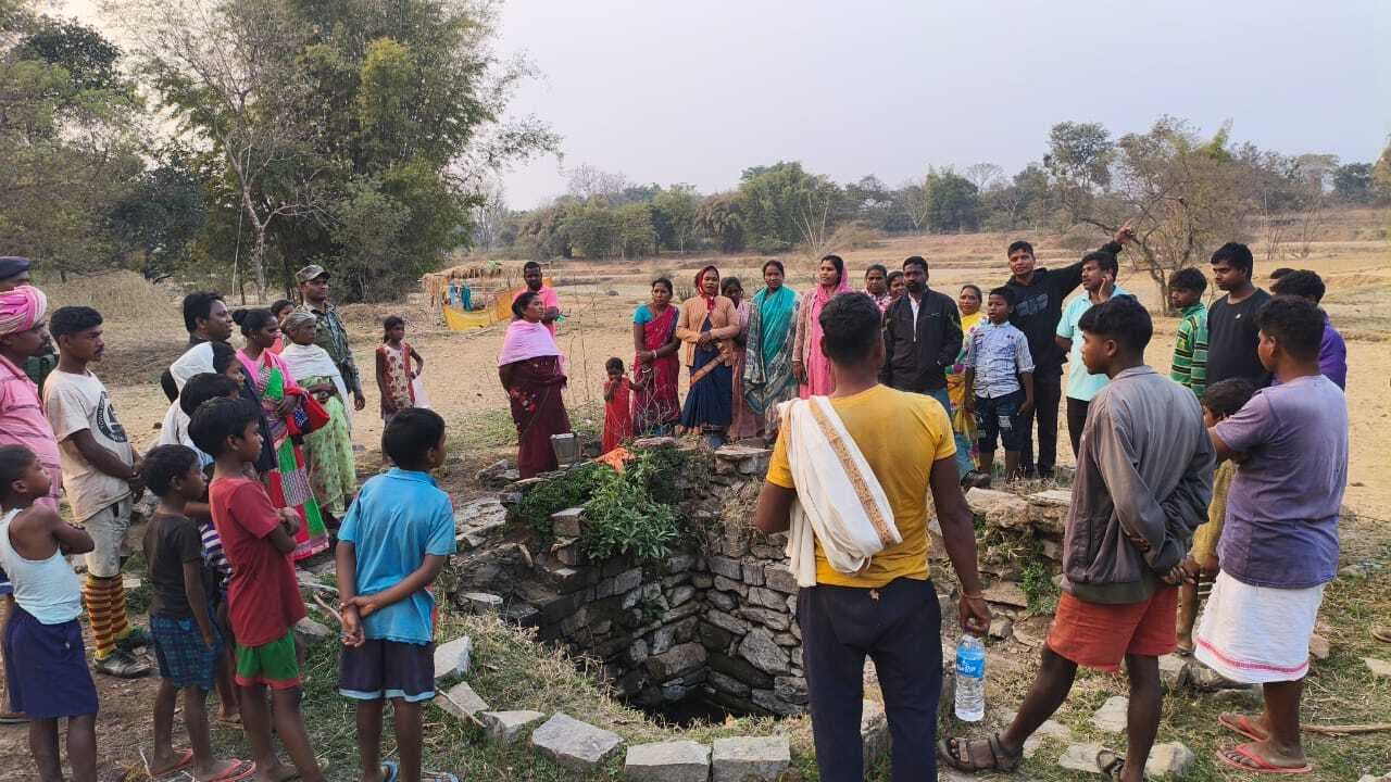 विधायक ने किया गांव का दौरा, सुनायी समस्याएं