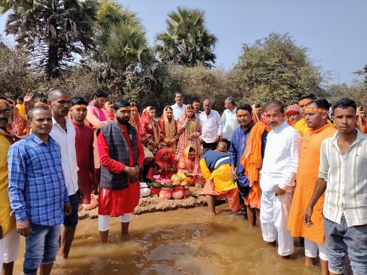 देवीपुर में धार्मिक अनुष्ठान से माहौल हुआ भक्तिमय