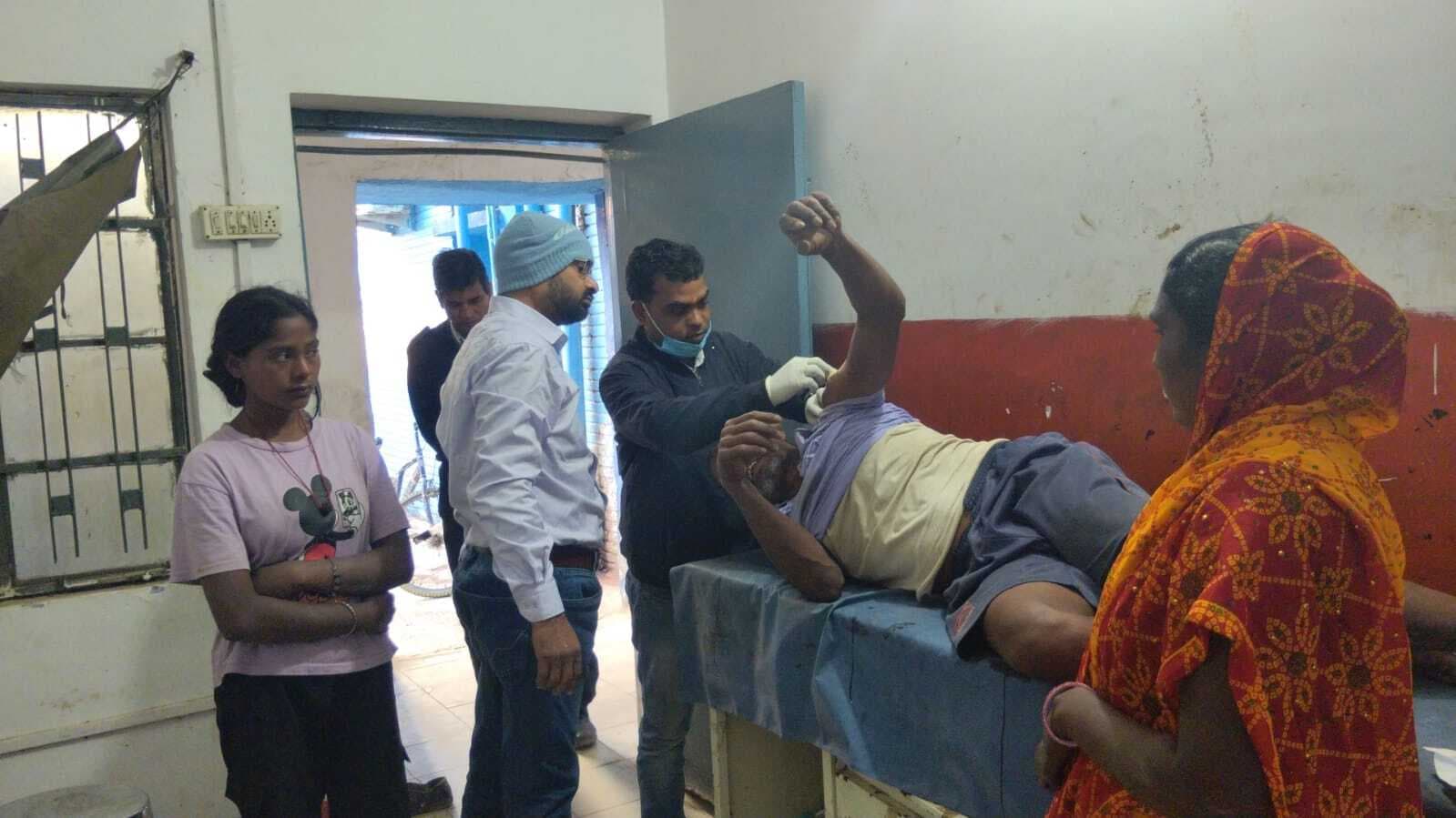 गाली देने से मना करने पर दंपती व पुत्री को पीटकर किया जख्मी