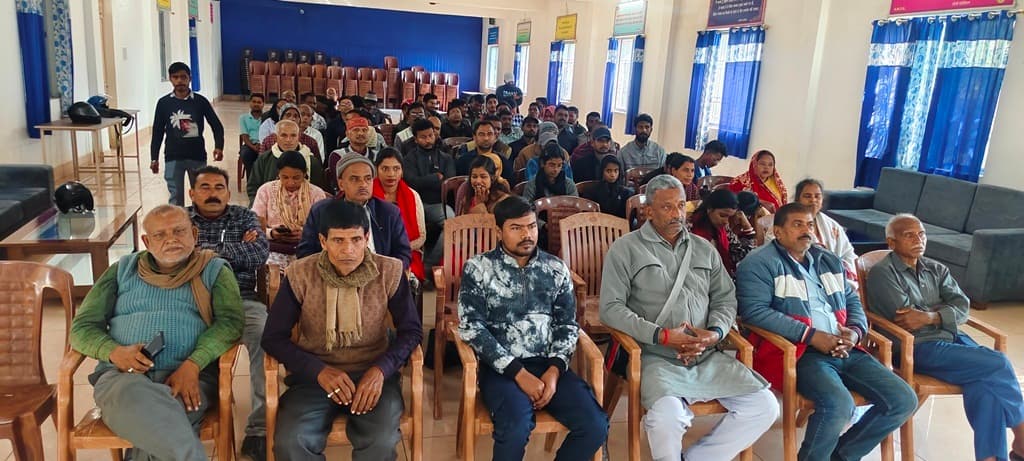 डाक कर्मियों को पढ़ाया ठगी से बचाव का पाठ, योजनाओं की दी विस्तृत जानकारी