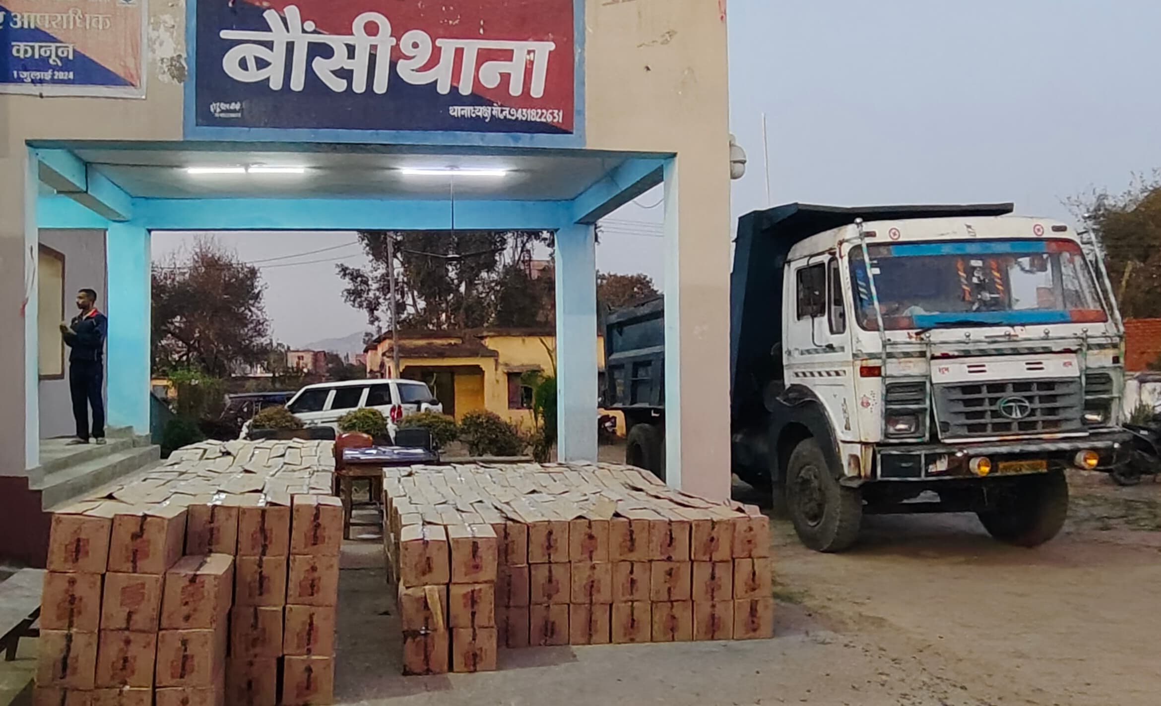 10 चक्का ट्रक से 3474 लीटर शराब जब्त, अनुमानित कीमत करीब 35 लाख