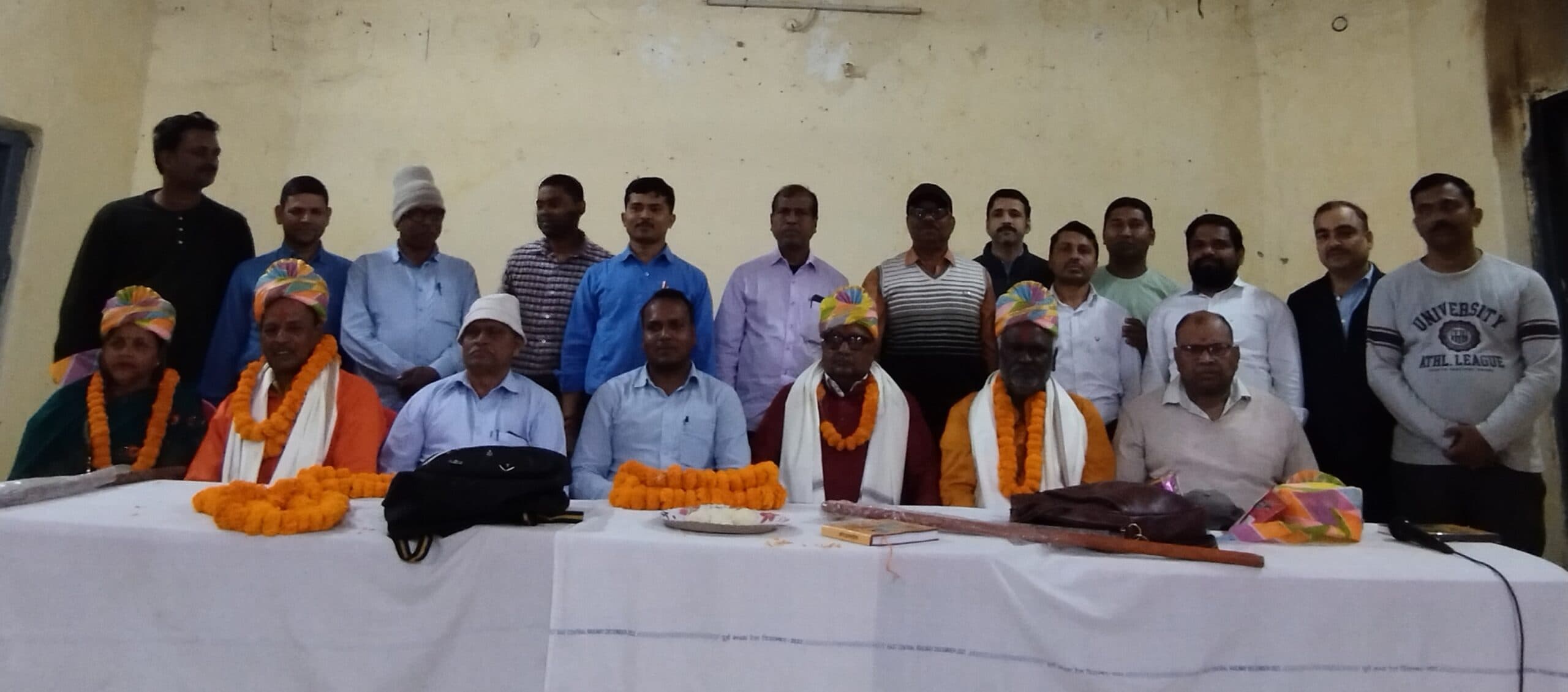 सेवानिवृत्ति पर तीन रेलवे कर्मचारियों को दी गयी विदाई